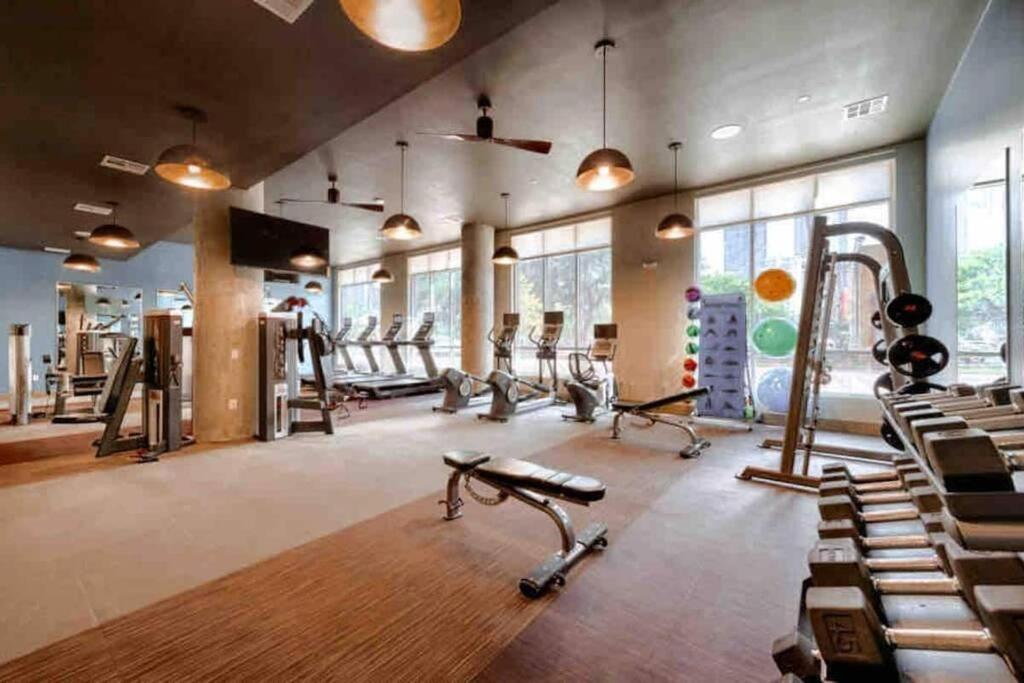 Downtown Living 1Br W/ Free Parking Garage Apartment ฮูสตัน ภายนอก รูปภาพ
